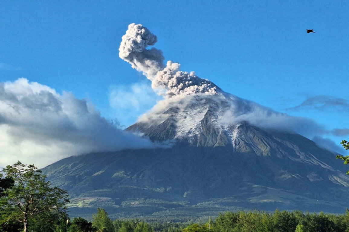 Philippines raises Mayon Volcano alert to level three