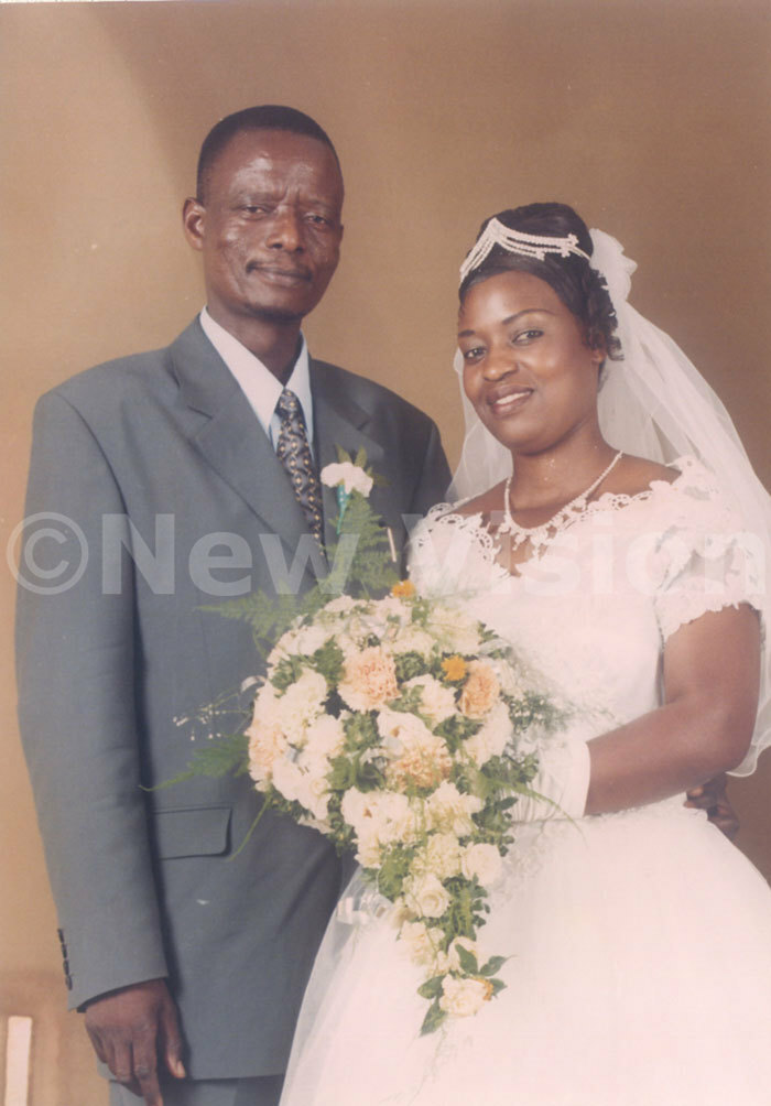 en ukyamuzi  wife on their wedding day in 2001 