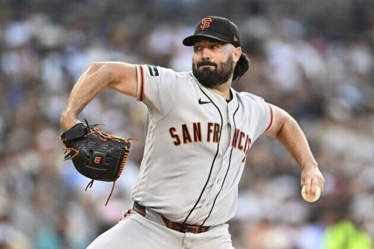 Reports: Padres acquire LHP Robbie Ray from Giants