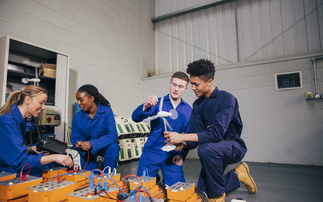Survey: UK school leavers increasingly eyeing green jobs over university
