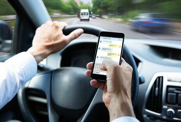 Almost one in 10 drivers in Ireland use phones while driving: Study