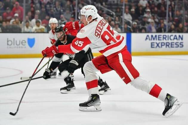 Red Wings escape in shootout after Kings make late comeback