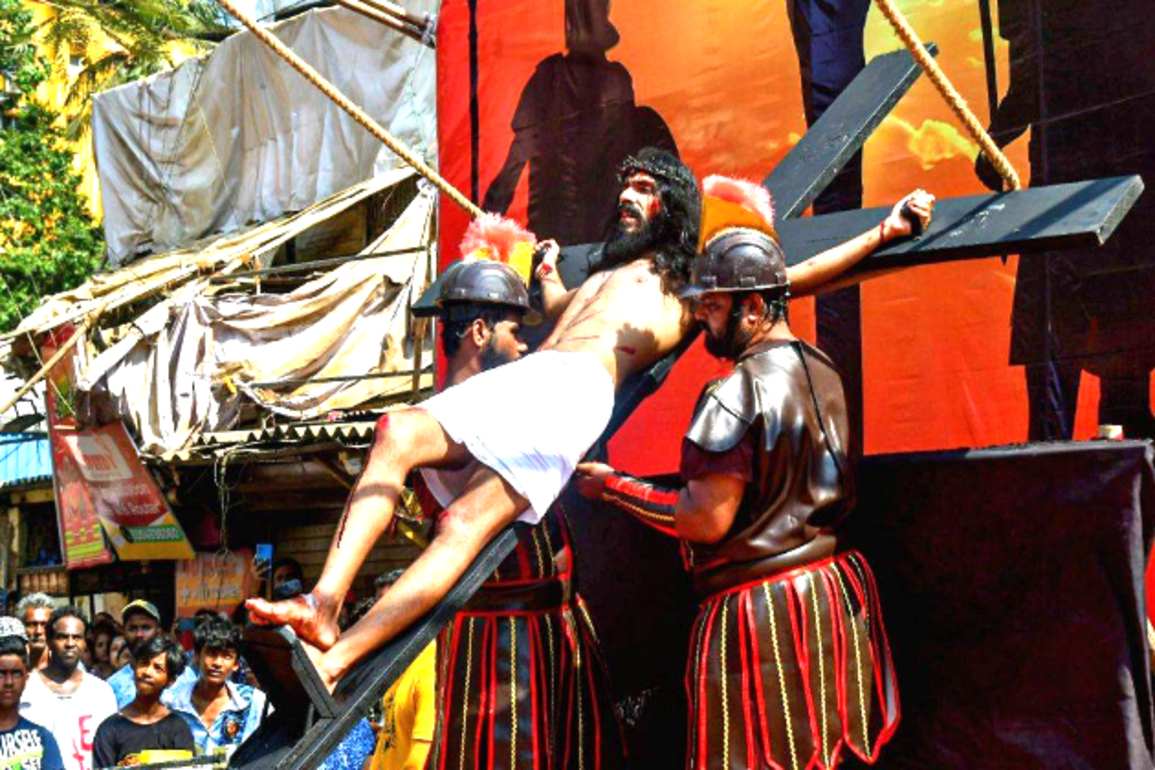Filipino devotees nailed to crosses to re-enact Christ's crucifixion