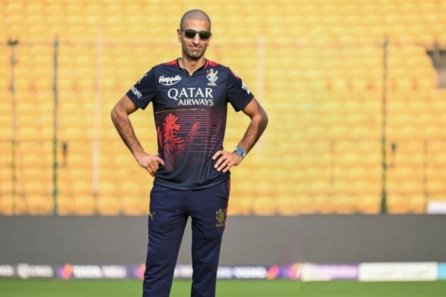 "I don't worry that much about right and left-hand combinations": RCB DOC Mo Bobat