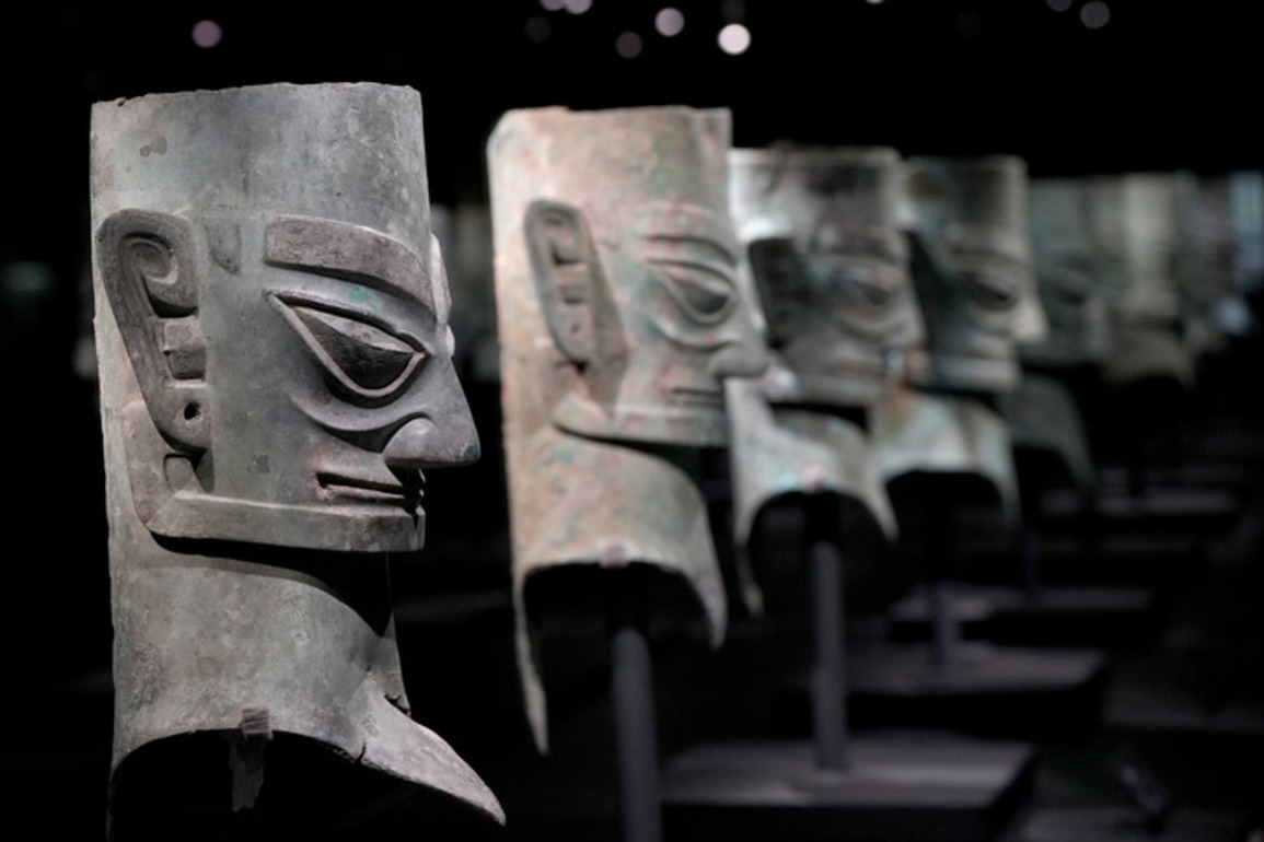 China's largest Bronze Age meteoritic iron artifact unearthed at legendary Sanxingdui