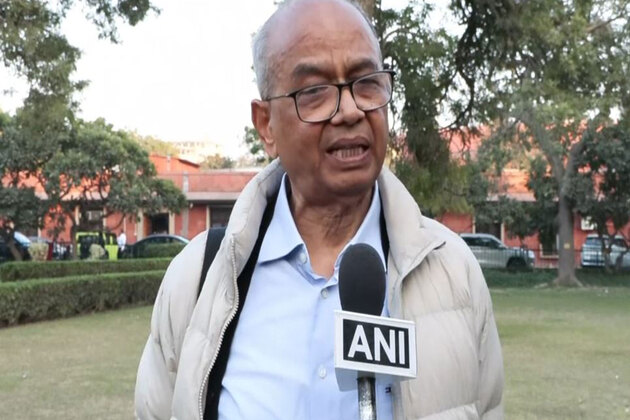 Advocate who attempted to attack former CJI Gavai claims he was "attacked with slippers by 100-150 people"