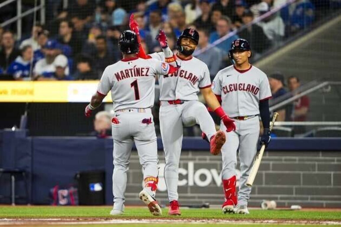 Angel Martinez blasts pair of 2-run HRs as Guardians top Blue Jays