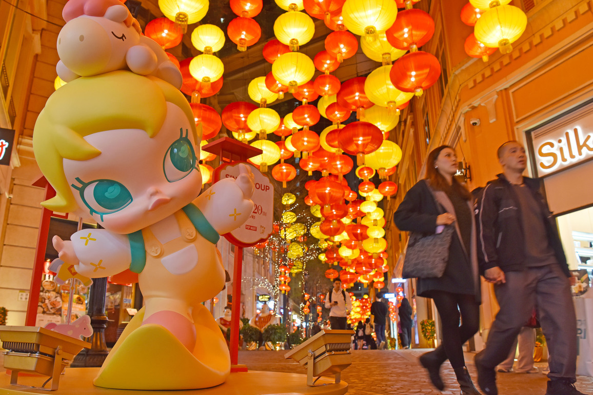 Hong Kong streets spruced up for Spring Festival