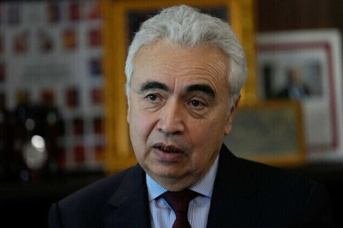 Europe has six weeks of jet fuel left  IEA chief