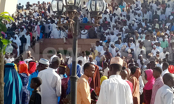 Thousands of Muslims flock Mosques to celebrate Idd el-Fitir Thousands of Muslims flock Mosques to celebrate Idd el-Fitir