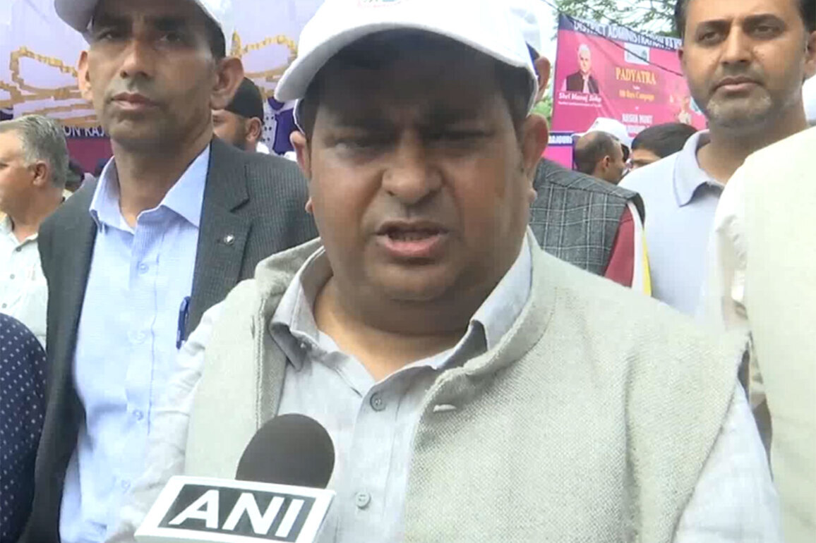 J-K: LG Manoj Sinha joins padyatra under drug-free campaign in Rajouri
