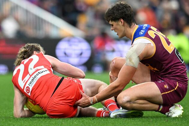 AFL 2025- Footage of Henry Smith touching Nick Blakey raises eyebrows, AFL investigation