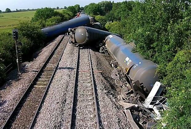 CSX train carrying molten sulfur derails in Kentucky