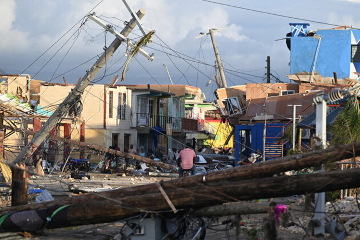 Hurricane Melissa reaches Bahamas