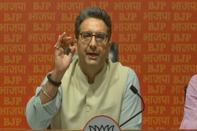 MCD polls: BJP promises to regularise weekly markets of 8 lakh street vendors