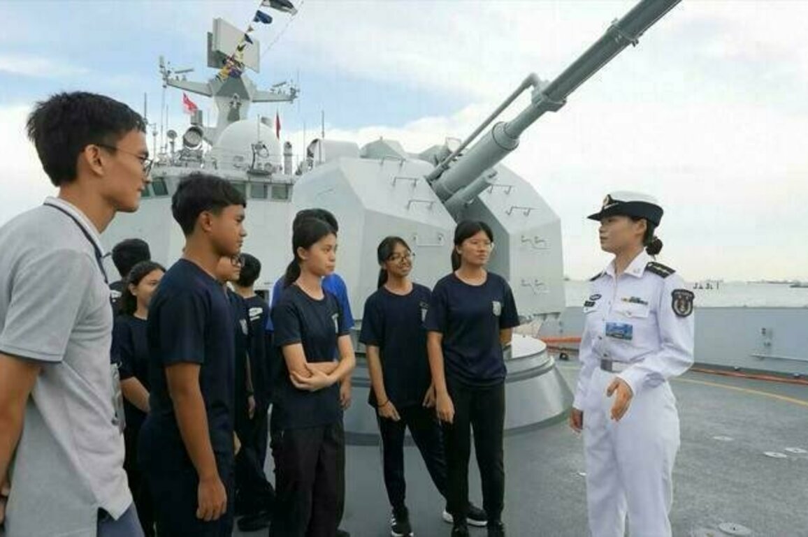 Chinese frigate opens to public at Singapore exhibition