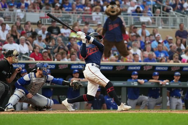 Twins blow 5-0 lead, beat Jays in 10th inning