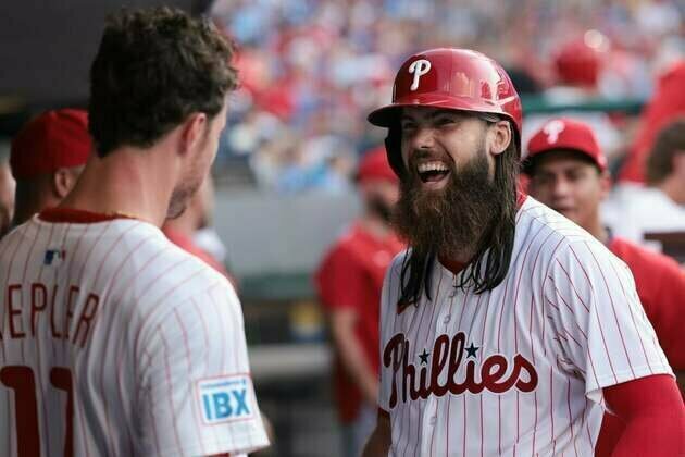 Phillies rally to take Game 2 of doubleheader, series from Padres