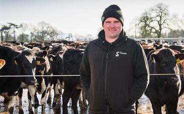 Teamwork drives large-scale dairy farm | Farm News | Farmers Guardian