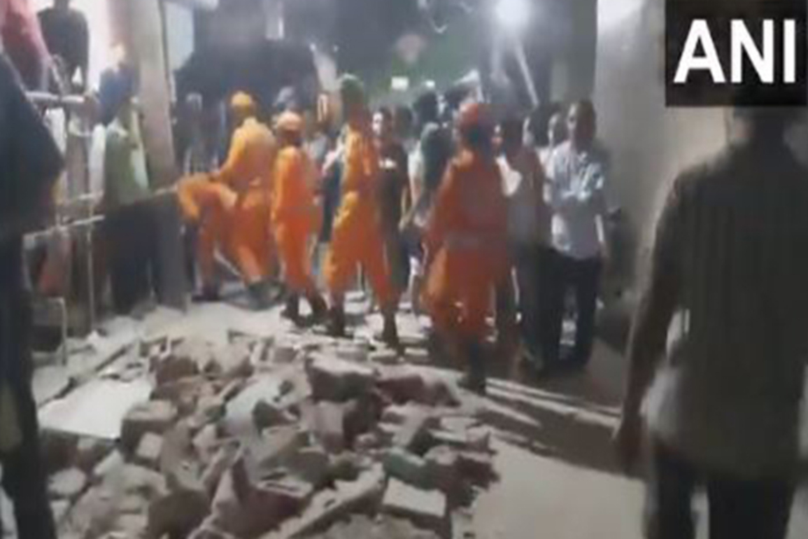 Building collapses in Delhi's Mustafabad; several feared trapped