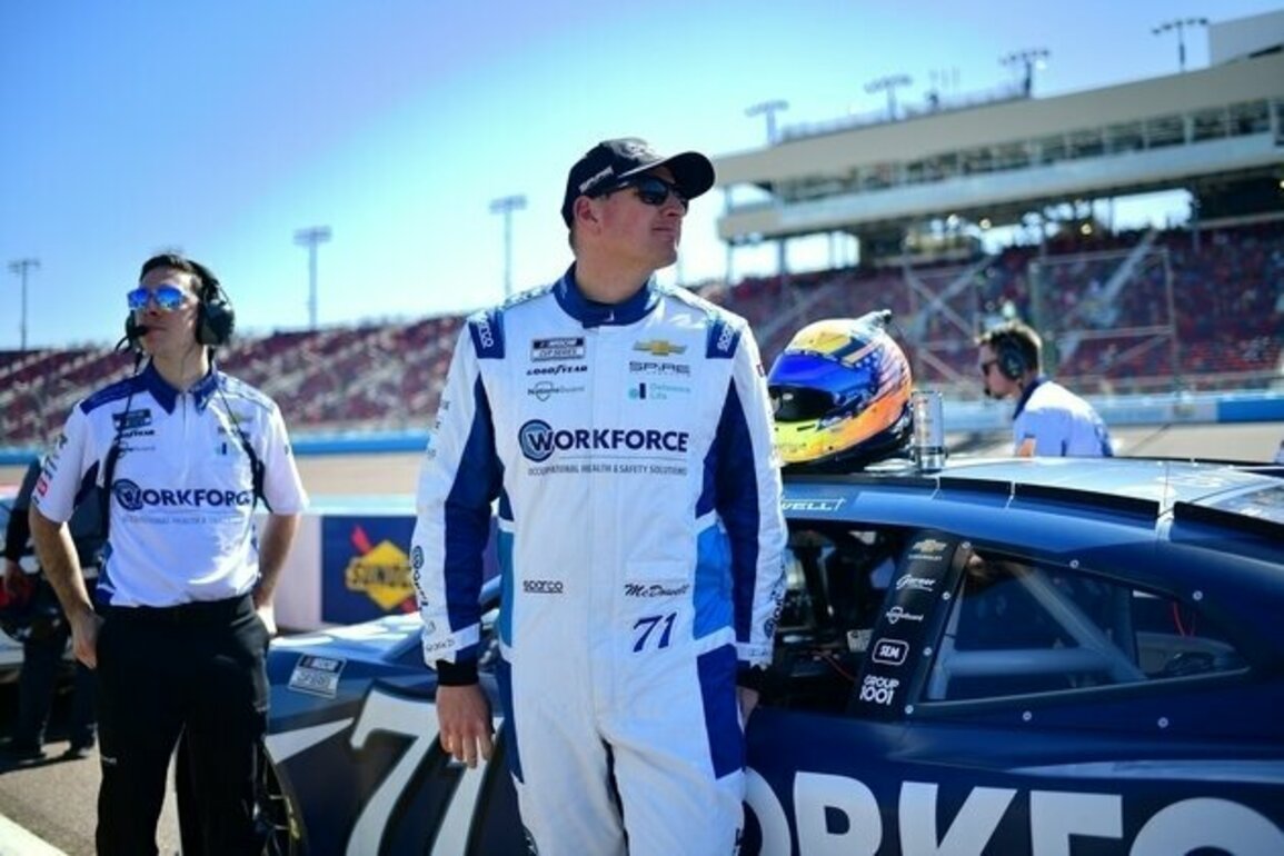 Michael McDowell wins 7th career pole at Pennzoil 400
