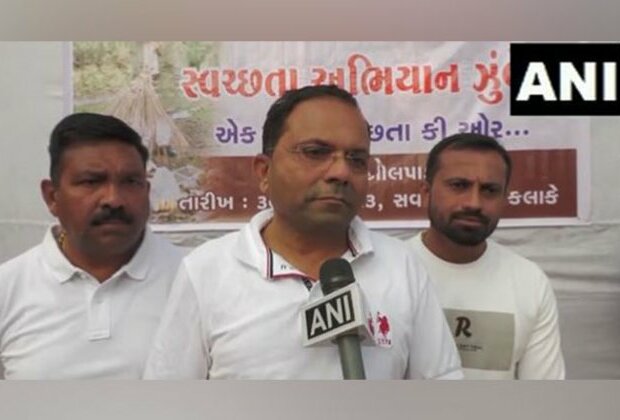 Gujarat Minister Mukesh Patel takes pledge to keep constituency garbage free under Swachh Bharat Mission