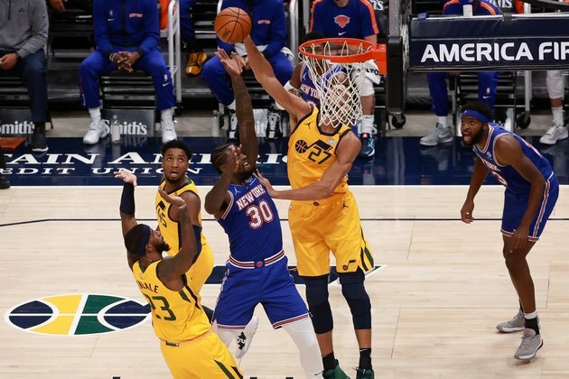 Royce O'Neale boosts Jazz to comeback win over Knicks