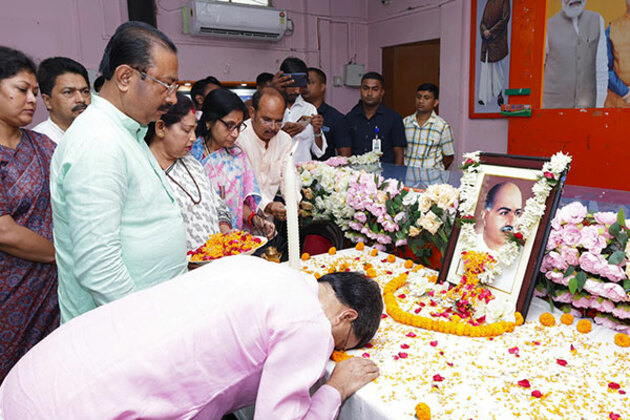 Tripura CM Manik Saha pays floral tributes to Syama Prasad Mookerjee
