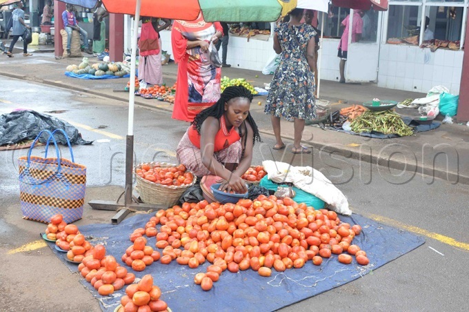  lady selling tomatoes at ibuye arket hoto by uliet ukwago