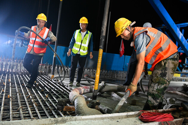 CHINA-JIANGSU-CABLE-STAYED BRIDGE-CLOSURE (CN)