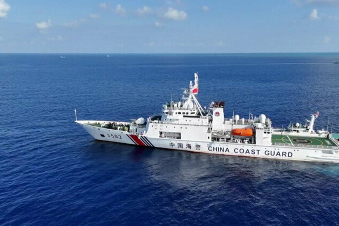 Philippine vessel repelled after provocative actions near Huangyan Dao