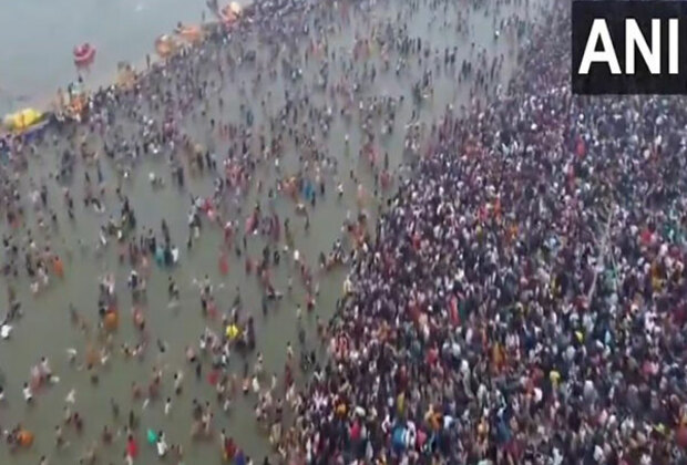 Prayagraj: Devotees throng Triveni Sangam on last day of MahaKumbh