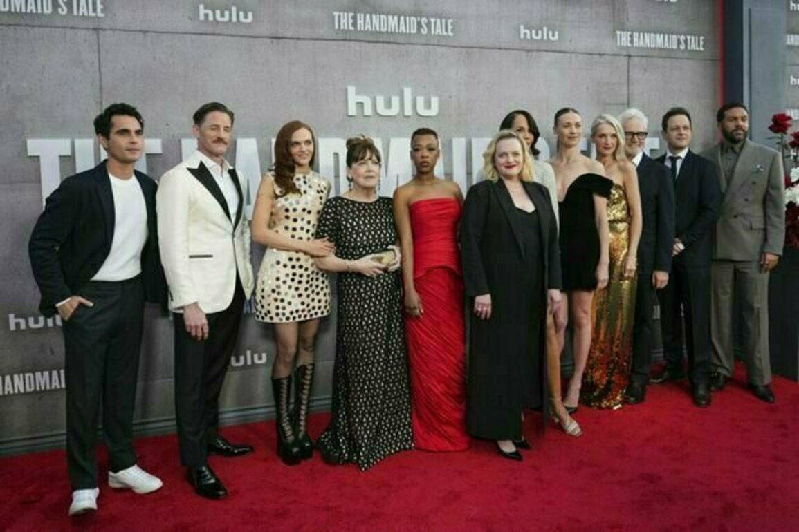 'The Handmaid's Tale' reflects Margaret Atwood's eerie talent for reading the palm of power