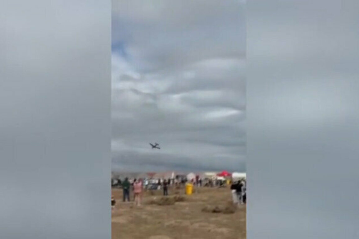 Pilot dies in air show plane crash 