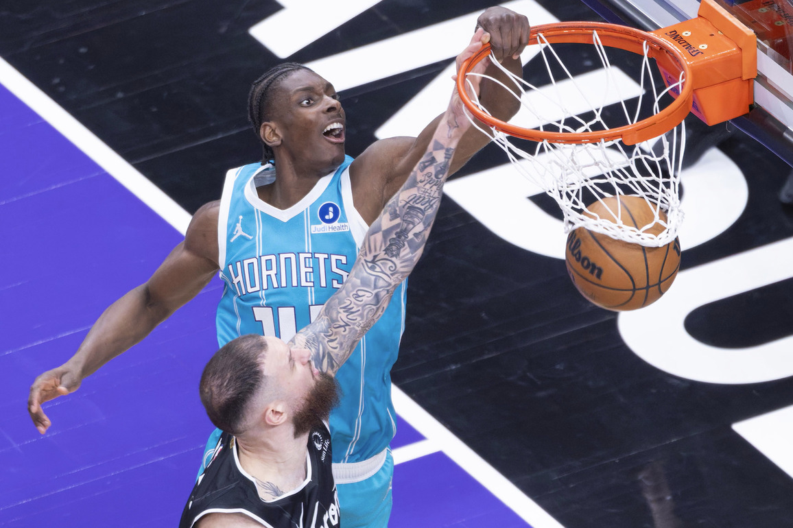 (SP) CANADA-TORONTO-BASKETBALL-NBA-HORNETS VS RAPTORS