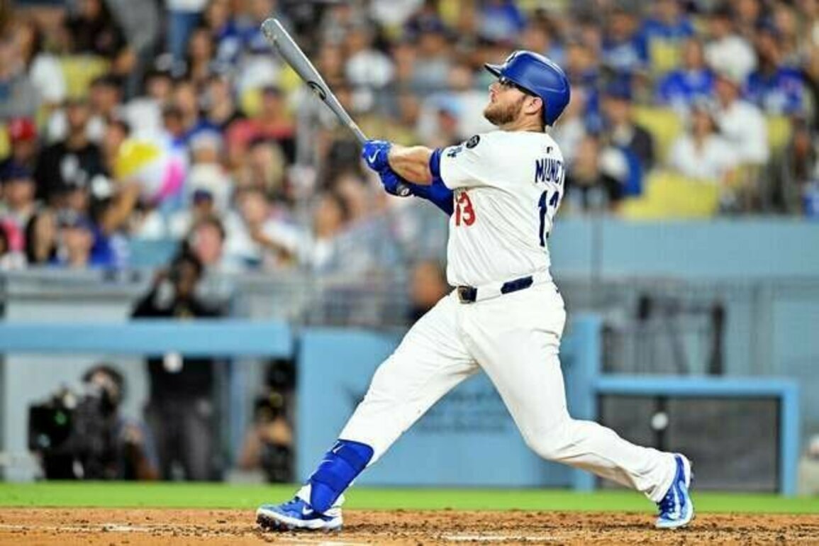 Dodgers 3B Max Muncy (oblique) returns to IL