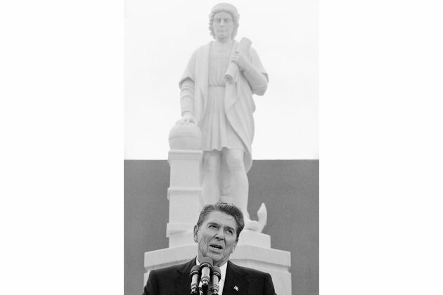Baltimore Protesters Topple Columbus Statue