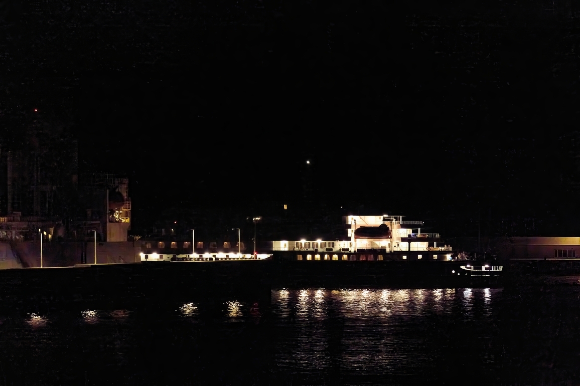 FOCUS | Hantavirus-hit ship MV Hondius arrives off Port of Granadilla on Spanish island of Tenerife