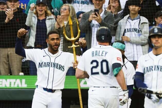 MLB roundup: Mariners slug 4 HRs, top D-backs for fifth straight win