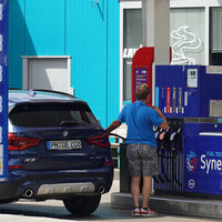 European drivers cutting down on fuel amid Iran war