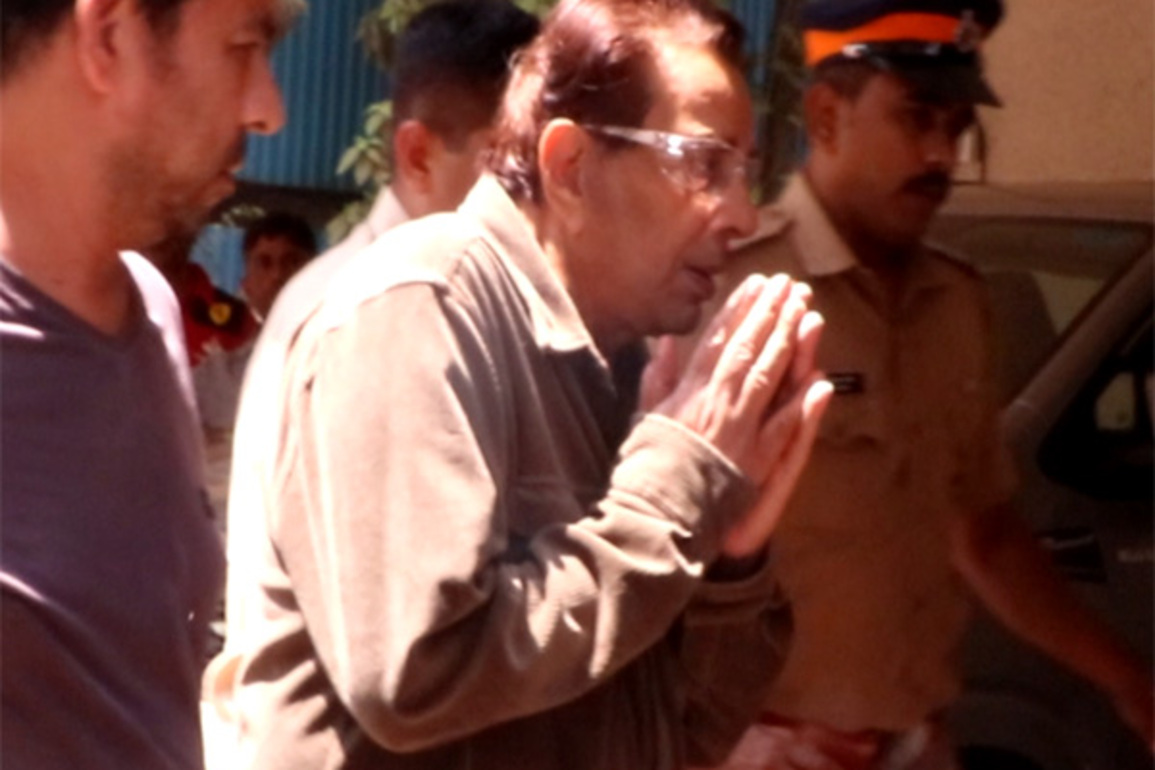 Dharmendra pays last respects to Manoj Kumar's residence to pay his final respects