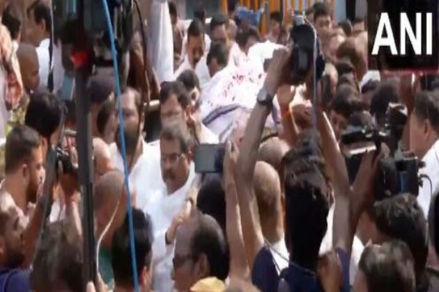 Odisha: Mortal remains of former Union Minister Debendra Pradhan taken for last rites in Puri