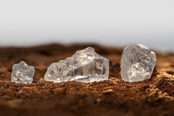 Diamante da De Beers encontrado em Angola