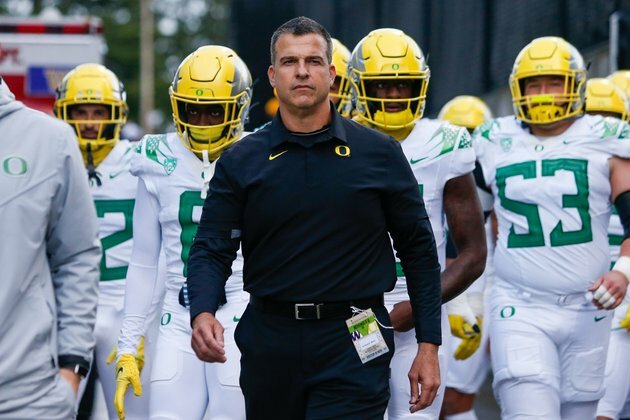 Report: Hurricanes finalizing deal for Oregon's Mario Cristobal