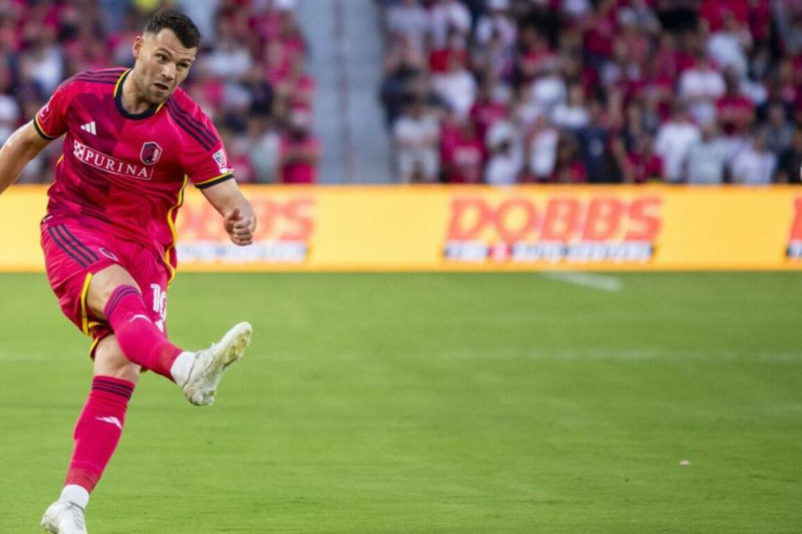 Eduard Lowen ready to return to St. Louis City SC