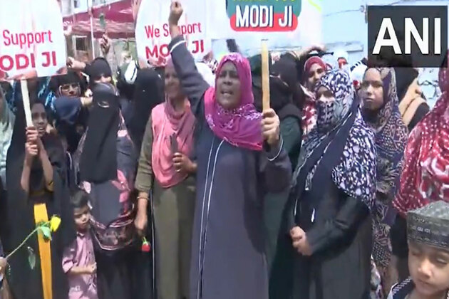 Women from Muslim community come out in support of Waqf Amendment Bill in Bhopal