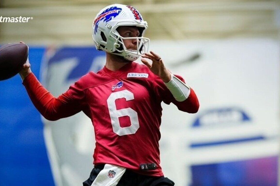 Bills sign QB Shane Buechele and WR Jalen Virgil to one-year deals