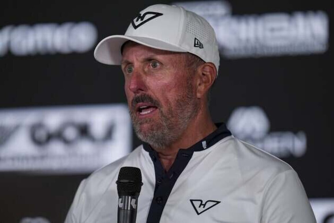 Phil Mickelson out of Masters due to family health matter