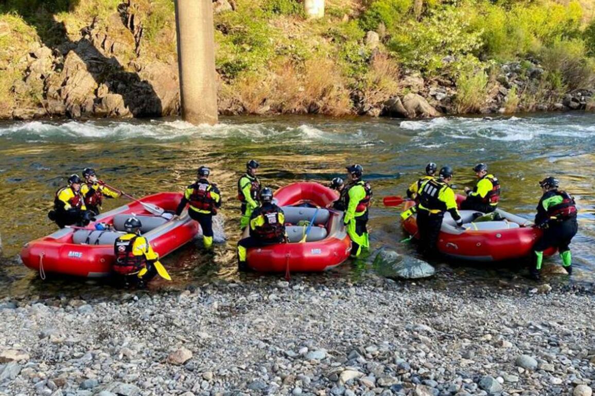 Man remains missing after kayak capsized on the American River