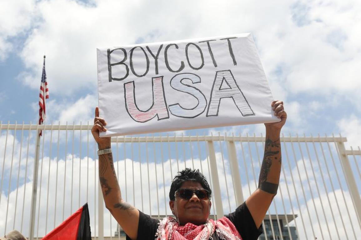 Column: Don't use "democratic rhetoric" to weave an illusory myth of leadership